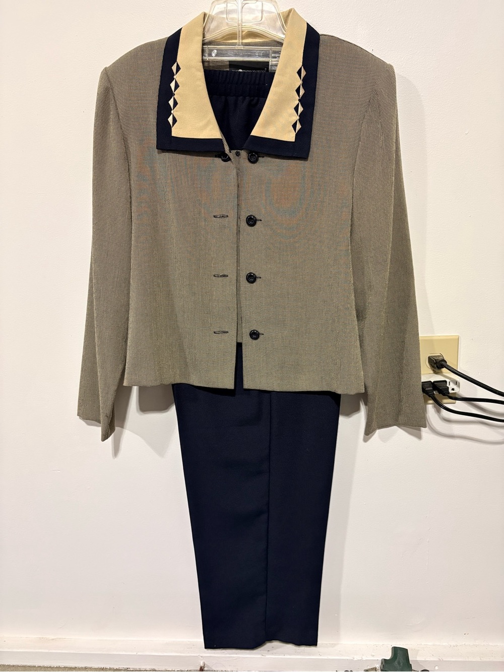 Sag Harbor Gray Jacket with Black and Cream Collar w/ black slacks vintage 80,s